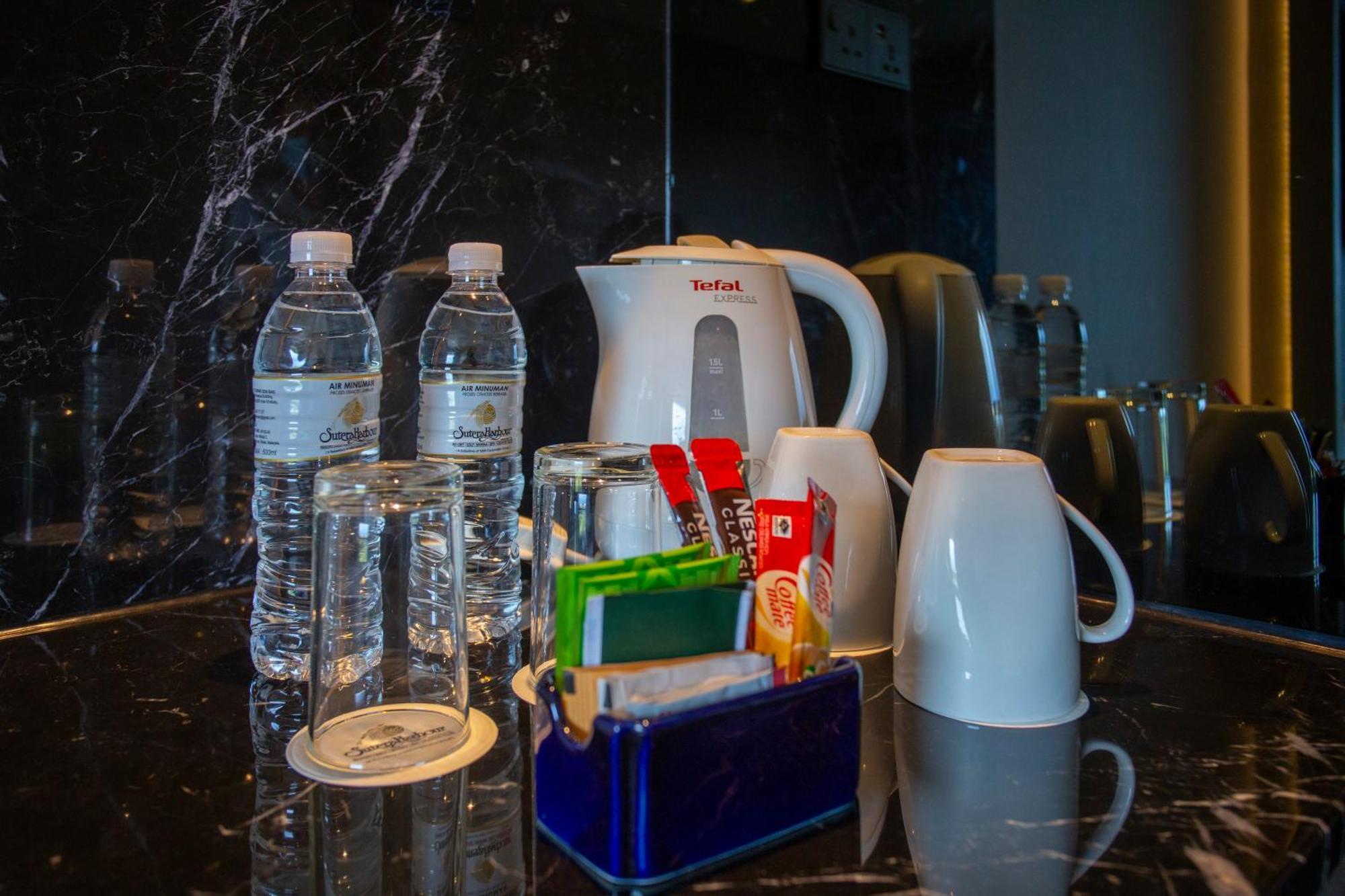 The Pacific Sutera Hotel Kota Kinabalu Ngoại thất bức ảnh Bottled water in a hotel room